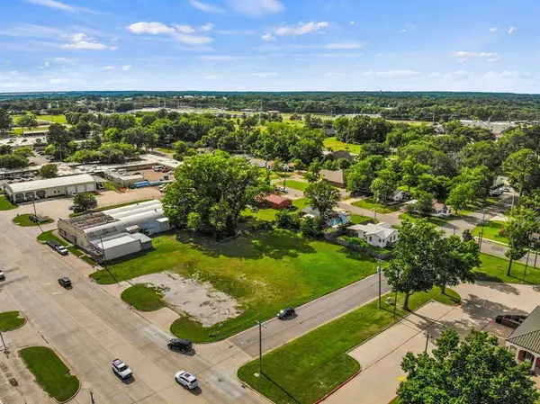 122 W 16th Street, Mount Pleasant, TX 75455
