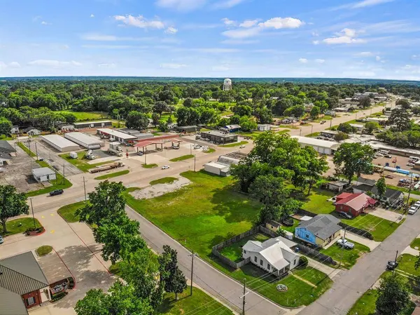 122 W 16th Street, Mount Pleasant, TX 75455