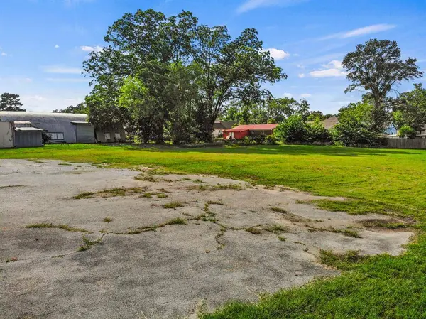 122 W 16th Street, Mount Pleasant, TX 75455