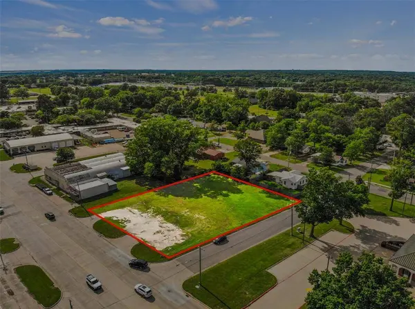 122 W 16th Street, Mount Pleasant, TX 75455