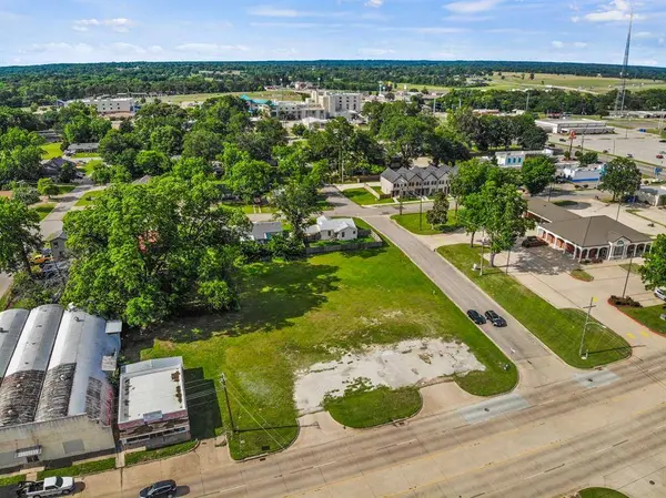 122 W 16th Street, Mount Pleasant, TX 75455