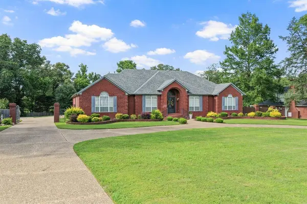 903 Deer Trail Ln, Mount Pleasant, TX 75455