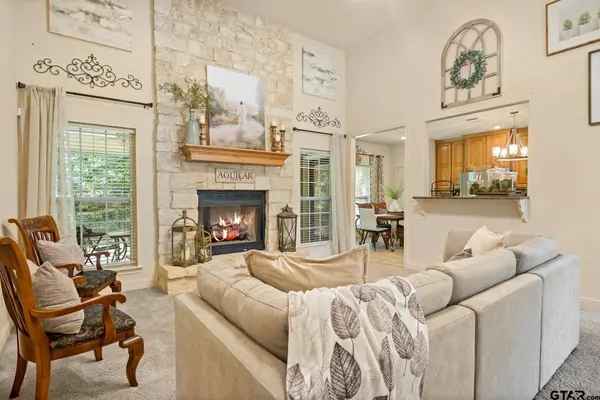 910 Holly Hill Ln, Mt Pleasant, TX 75455