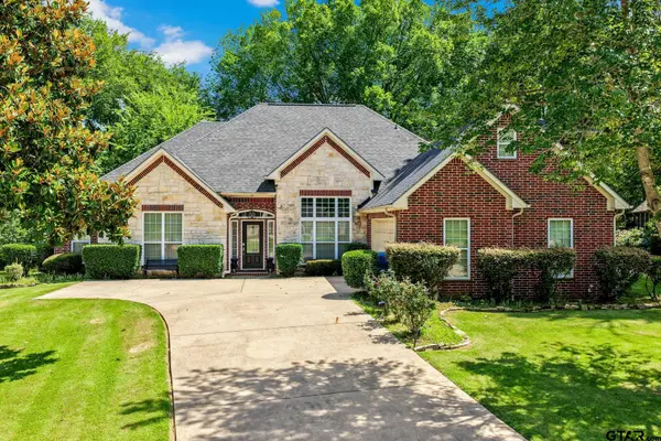 910 Holly Hill Ln, Mt Pleasant, TX 75455