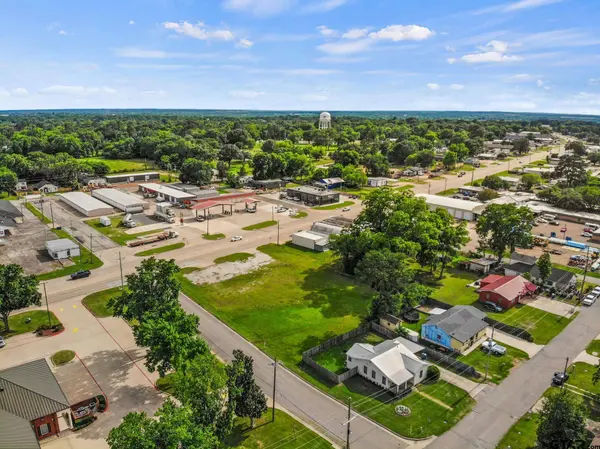 122 W 16th, Mt Pleasant, TX 75455