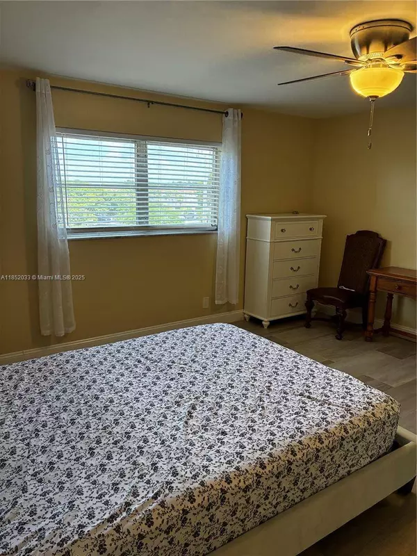 4740 NW 21st St #309, Lauderhill, FL 33313