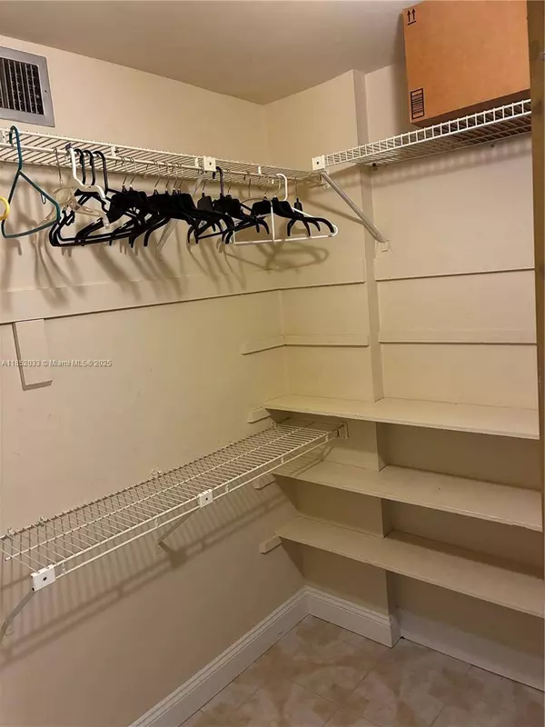 4740 NW 21st St #309, Lauderhill, FL 33313