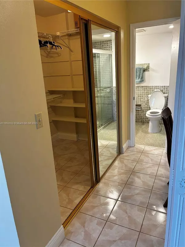 4740 NW 21st St #309, Lauderhill, FL 33313