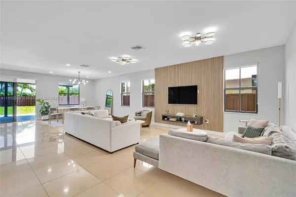 10072 NW 87th Ter #N/A, Doral, FL 33178