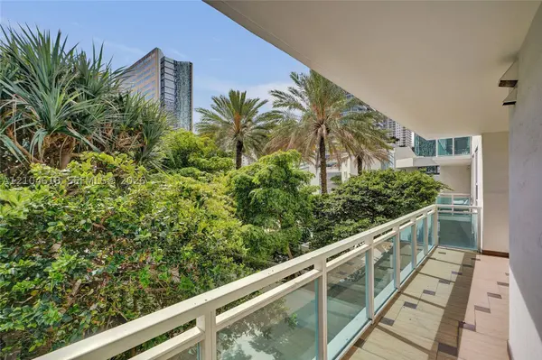 951 Brickell Ave #1106, Miami, FL 33131