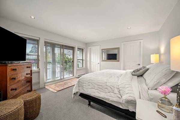 1705 Comox Ave ##204, Comox, BC V9M 3M1