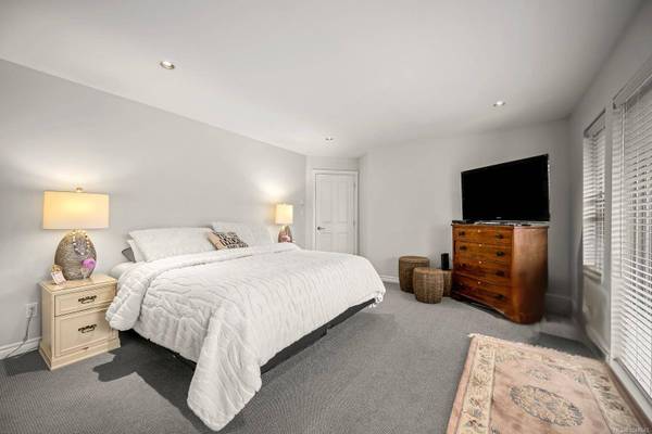 1705 Comox Ave ##204, Comox, BC V9M 3M1