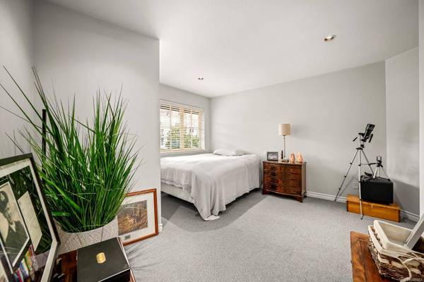 1705 Comox Ave ##204, Comox, BC V9M 3M1