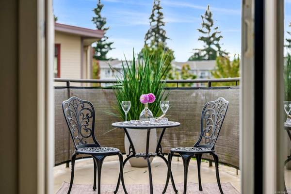 1705 Comox Ave ##204, Comox, BC V9M 3M1