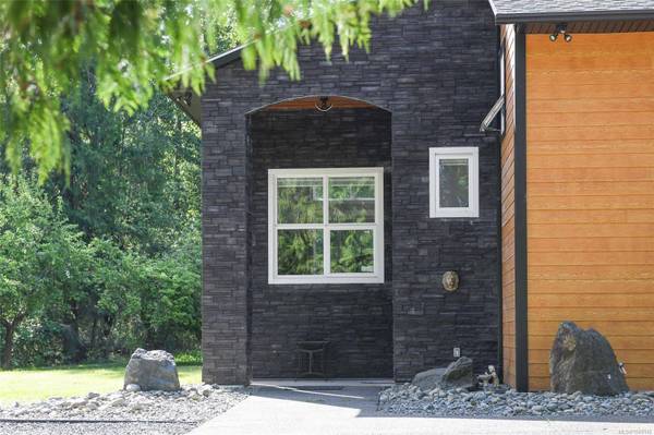 3550 Cumberland Rd, Cumberland, BC V0R 1S0