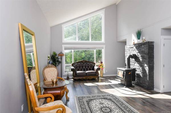 3550 Cumberland Rd, Cumberland, BC V0R 1S0