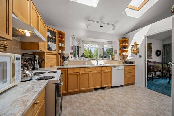 5989 Garvin Rd, Union Bay, BC V0R 3B0