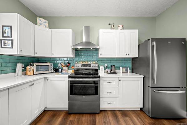 531 Anderton Rd ##A, Comox, BC V9M 2J1