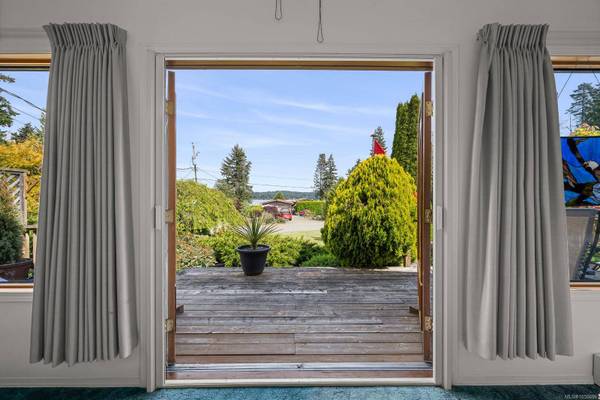 5989 Garvin Rd, Union Bay, BC V0R 3B0