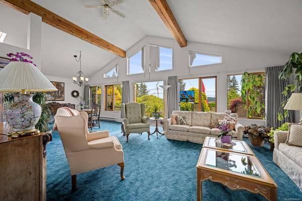 5989 Garvin Rd, Union Bay, BC V0R 3B0