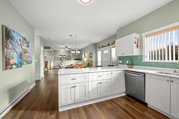531 Anderton Rd ##A, Comox, BC V9M 2J1