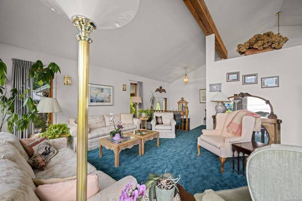 5989 Garvin Rd, Union Bay, BC V0R 3B0