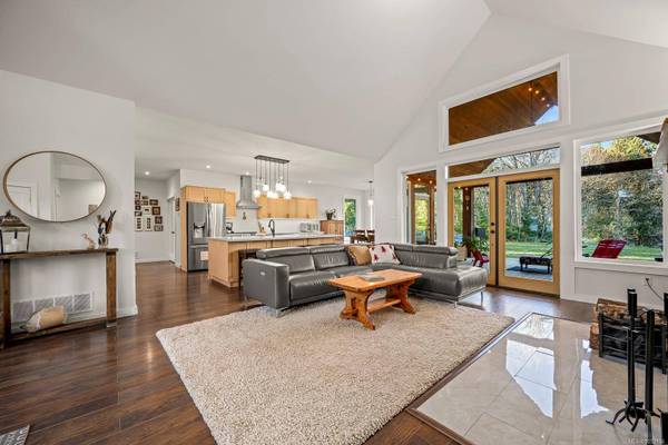 5861 Garvin Rd, Union Bay, BC V0R 3B0