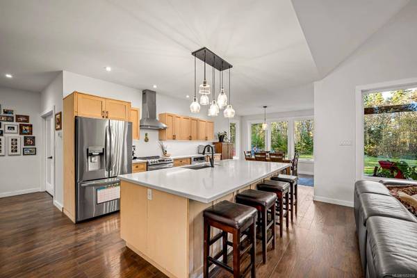 5861 Garvin Rd, Union Bay, BC V0R 3B0