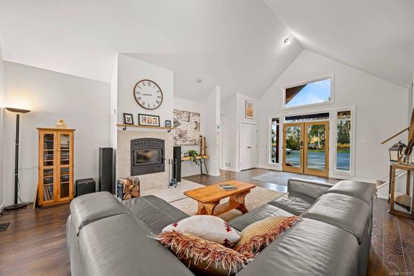 5861 Garvin Rd, Union Bay, BC V0R 3B0