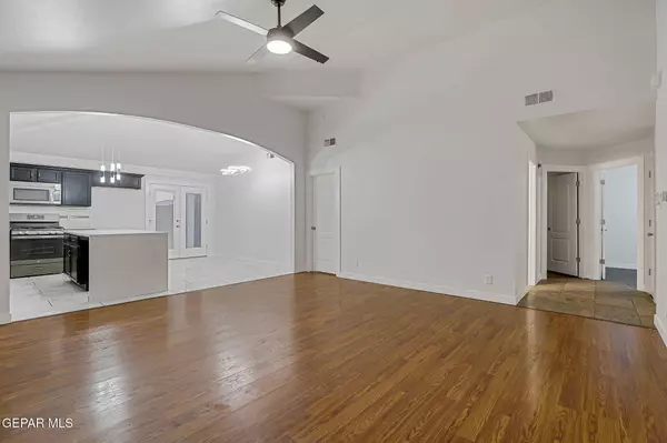 4633 AL HERNANDEZ ST, El Paso, TX 79938