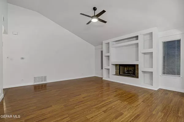 4633 AL HERNANDEZ ST, El Paso, TX 79938