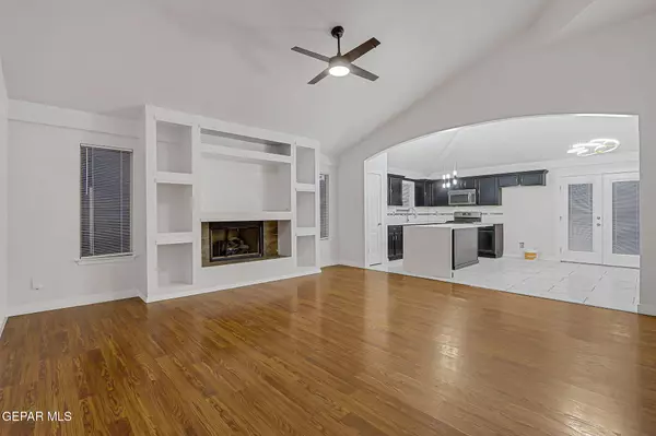 4633 AL HERNANDEZ ST, El Paso, TX 79938