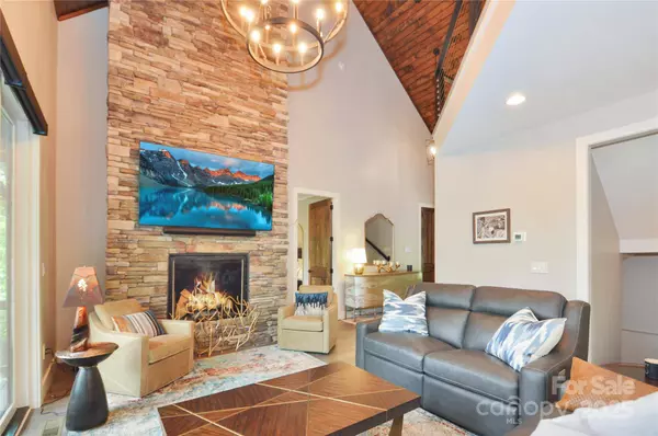 1736 Twin Rivers DR, Boone, NC 28607