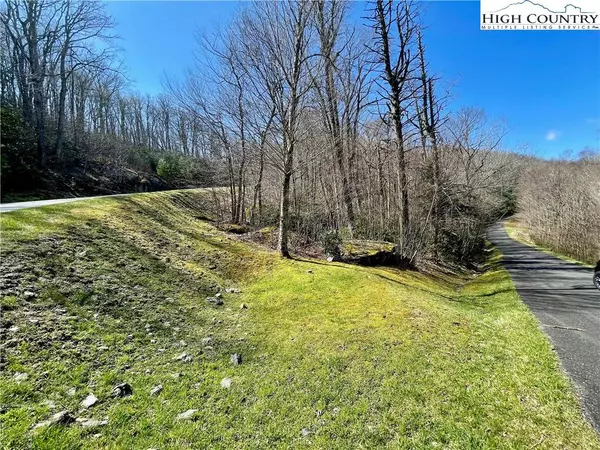 125 Stone Ledge LN, Blowing Rock, NC 28605