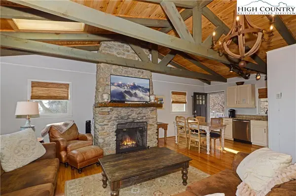 8007 Cloud Forest LN, Blowing Rock, NC 28605
