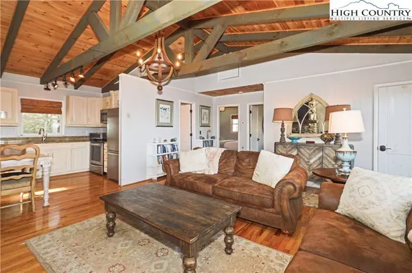8007 Cloud Forest LN, Blowing Rock, NC 28605