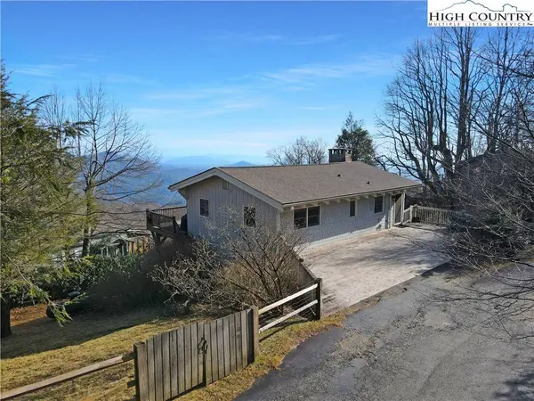 8007 Cloud Forest LN, Blowing Rock, NC 28605