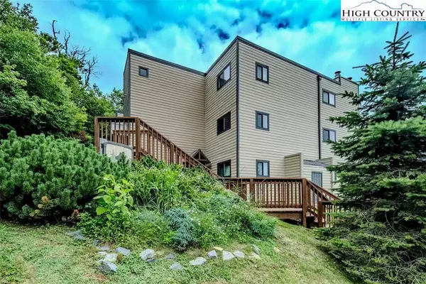 101 Sugar Ski DR #114, Sugar Mountain, NC 28604