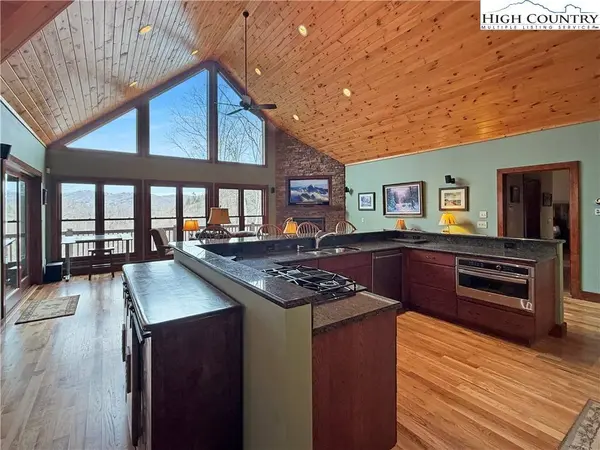 637 Ontario RDG, Boone, NC 28607
