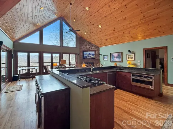 637 Ontario RDG, Boone, NC 28607