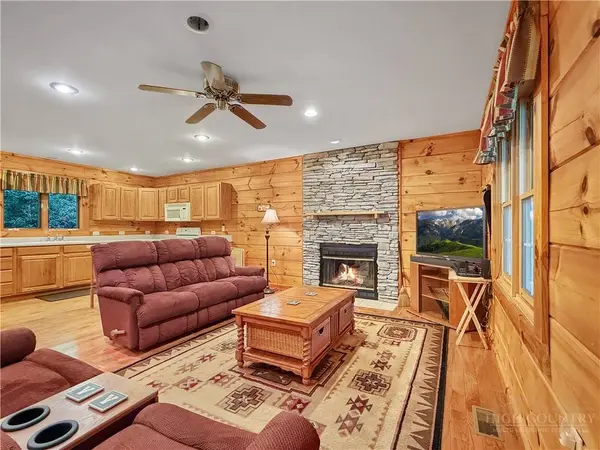 219 Red Maple LN, Boone, NC 28607