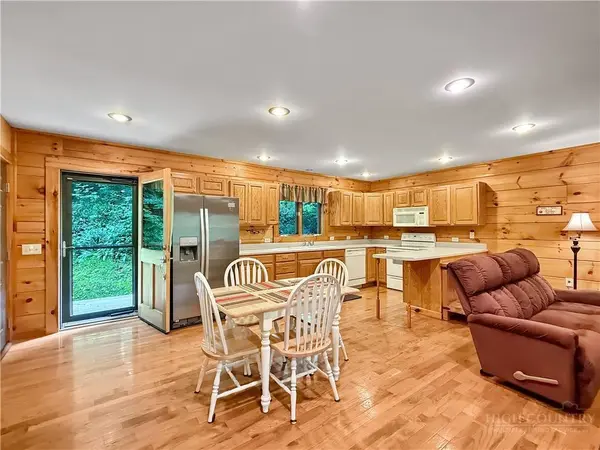 219 Red Maple LN, Boone, NC 28607