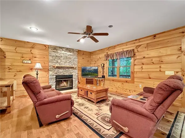 219 Red Maple LN, Boone, NC 28607