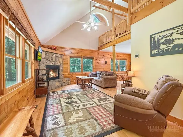 321 Grays Shadow LN, Banner Elk, NC 28604