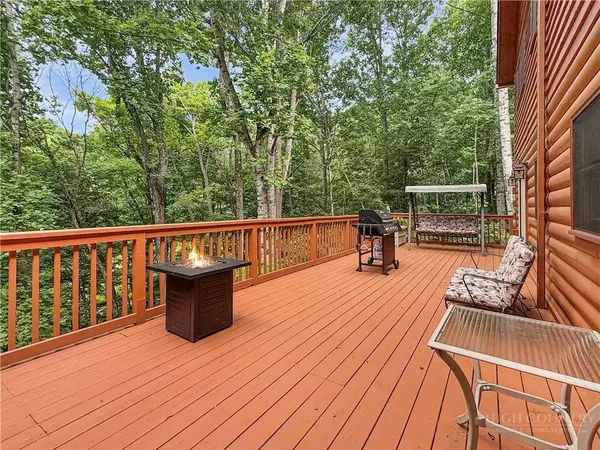 321 Grays Shadow LN, Banner Elk, NC 28604