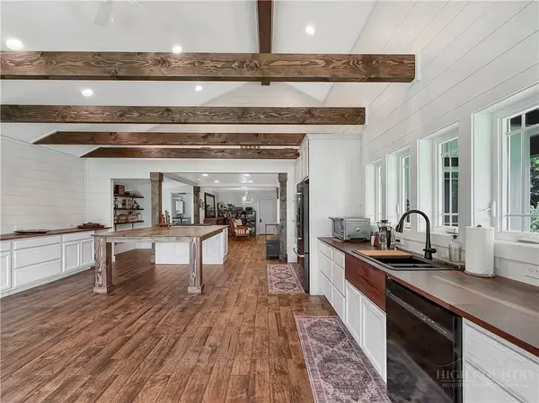 419 Fletcher Branch RD, Vilas, NC 28692