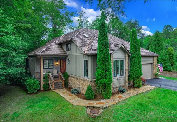 62 Crestview LN, Banner Elk, NC 28604