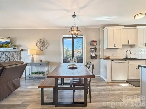 367 Skyleaf DR #D12, Sugar Mountain, NC 28604