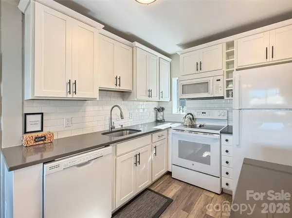 367 Skyleaf DR #D12, Sugar Mountain, NC 28604