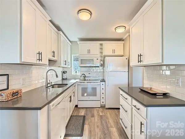 367 Skyleaf DR #D12, Sugar Mountain, NC 28604